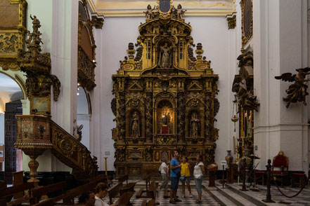 Bild: Seitenaltar links in der Iglesia Santiago in Cádiz 