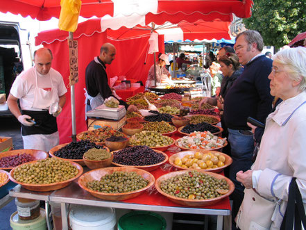 Bild: Markt am Sonntag Morgen in Lyon