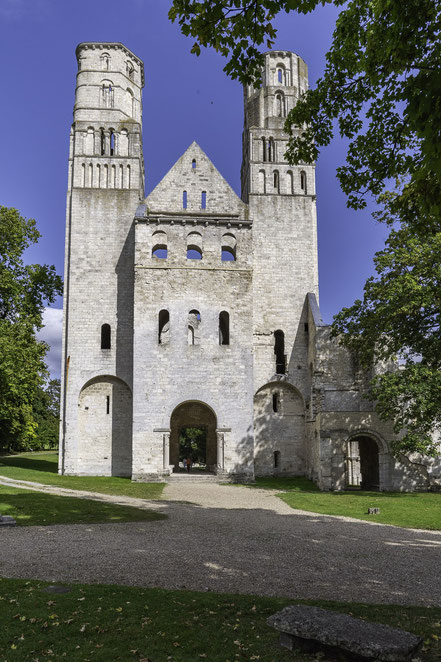 Bild: Fassade der Kirche Notre-Dame der Abbaye de Jumièges