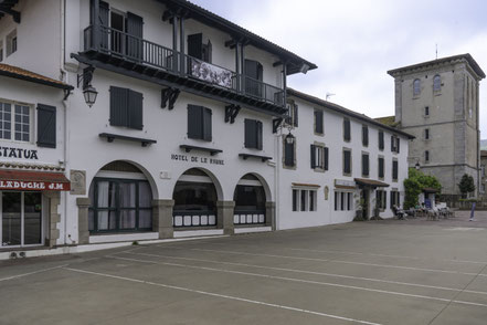 Bild: Place Pierre Loti in Ascain, französisches Baskenland