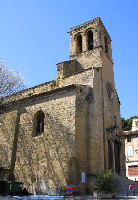 Bild: Portal und Glockenturm der Kirche Saint Denis in Courthezon