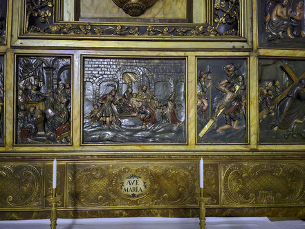 Bild: Altar des Rosenkranzes und der Purissima in der Kirche Sant Vicenç de Tossa in Tossa de Mar