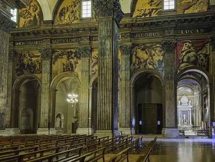 Bild: Kapellen an den Seiten in der Catedral de Sant Pere de Vic