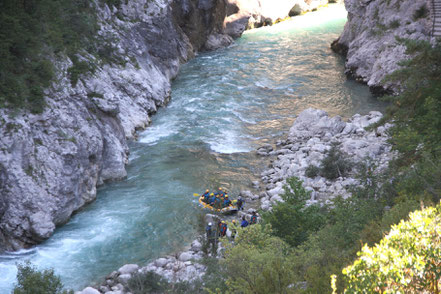 Bild: Schlauchbootfahrer in der Verdonschlucht