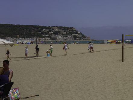 Bild: Der kilometerlange und breite Strand in L´Estartit an der Costa Brava in Spanien 