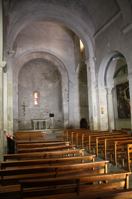 Bild: Tonnengewölbe der Kirche in Fontaine de Vaucluse