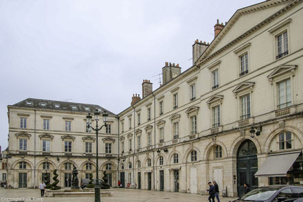 Bild: Place Sainte Croix vor der Cathédrale  in Orléans 