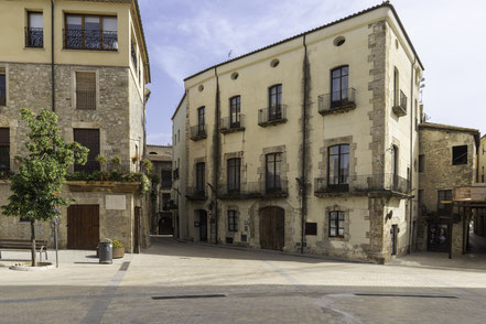 Bild: Am Plaça Prat de Sant Pere in Besalú