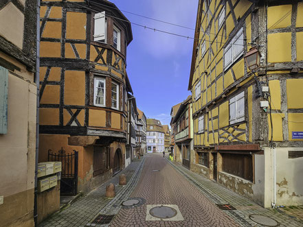 Bild: Haus mit Fachwerk und Erker in Bouxwiller