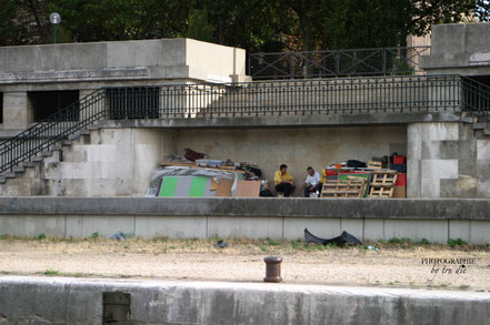 Bild: Wohnsitzlose in Paris, clochard in Paris  