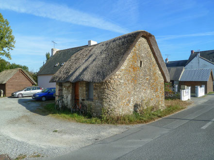 Bild: reetgedecktes Haus auf der Ile de Fedrun