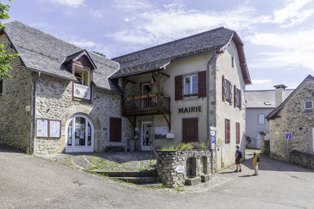 Bild: Rathaus in Lesun, Pyrenäen