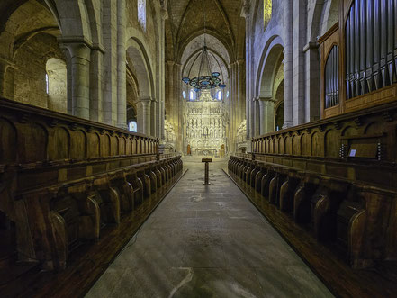 Bild: Das Gestühl Richtung Chor in der Abteikirche von Monestir de Santa Maria de Poblet