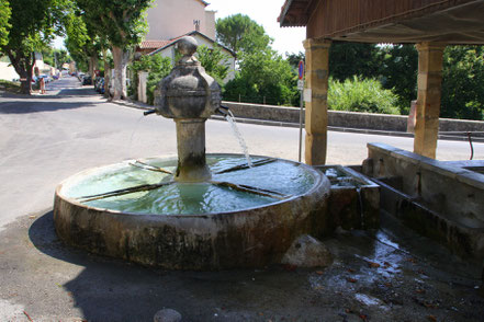 Bild: La Fontaine du Tholonet in Valensole