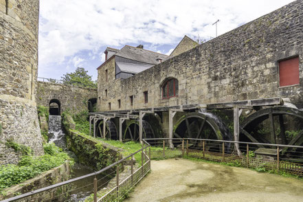 Bild: Mühlräder im Château de Fougères aus dem 12. Jahrhundert, angetrieben durch den Nançon in Fougères