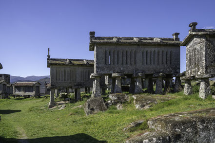 Bild: Maisspeicher (Espigueiros) von Lindoso in Portugal 