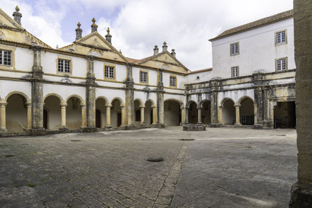 Bild: Kreuzgang der Brocken im Convento de Cristo von Tomar