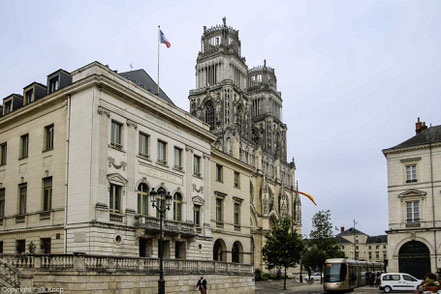 Bild: Das heutige Rathaus neben der Cathédrale in Orléans