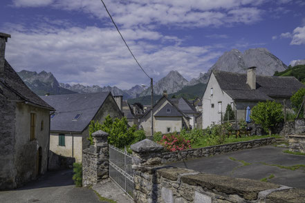 Bild: Dorfstraße in Lesun, Pyrenäen