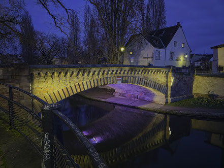 Bild: Ponts Couverts bei Nacht in Strasbourg