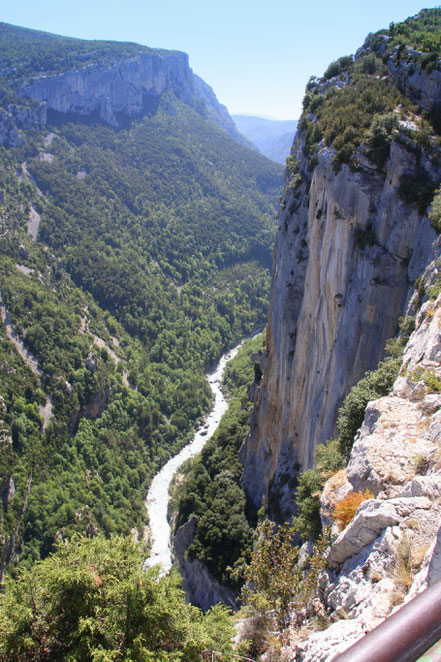 Bild: Steilwand am Belvèdére de l`Escales in der Verdonschlucht