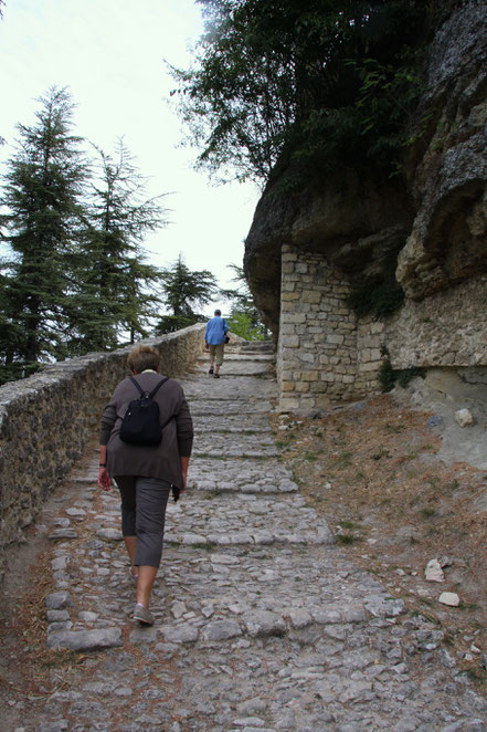 Bild: Kreuzweg zur Zitadelle in Forcalquier