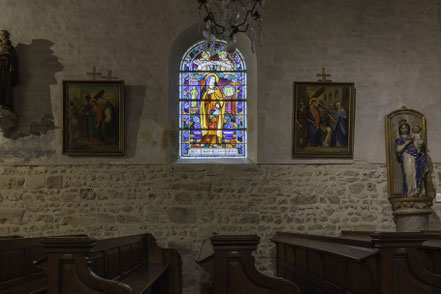 Bild: Buntglasfenster in der Église Saint-Nicolas  in Beuvron-en-Auge