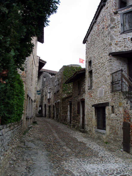 Bild: Pérouges in Frankreich