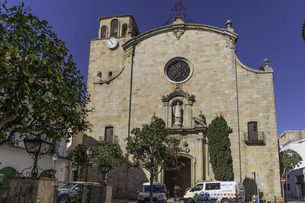 Bild: Die Front der Kirche Sant Vicenç de Tossa in Tossa de Mar