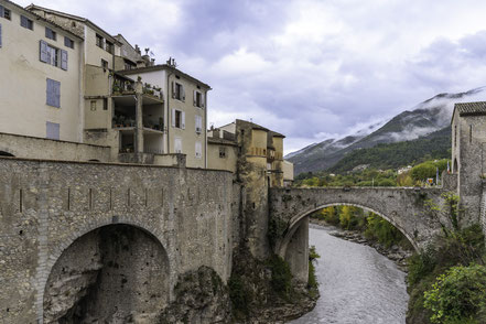 Bild: Ponte Levatoio und die anschließende Zugbrücke im mittelalterliche Entrevaux