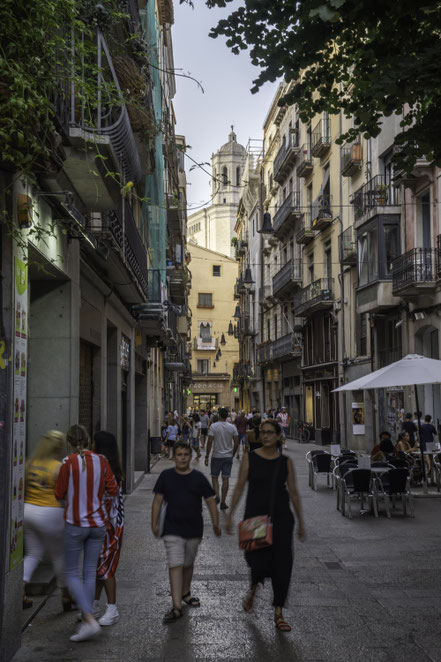 Bild: Blick auf die Kathedrale aus der Altstadt Girona, Spanien