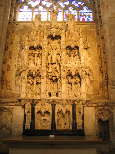 Bild: im Innern der Monastére de Brou in Bourg-en-Bresse, Frankreich