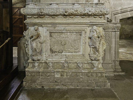Bild: Grabstätte in der Abteikirche von Monestir de Santa Maria de Poblet