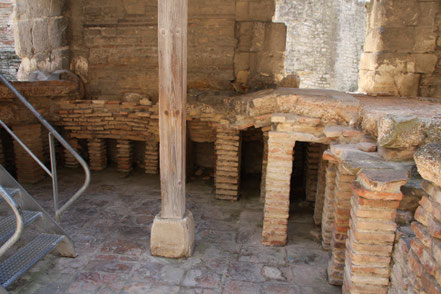 Bild: Die Thermen des Constantin in Arles, Provence