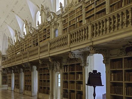 Bild: Die Bibliothek im Palácio Nacional de Mafra 