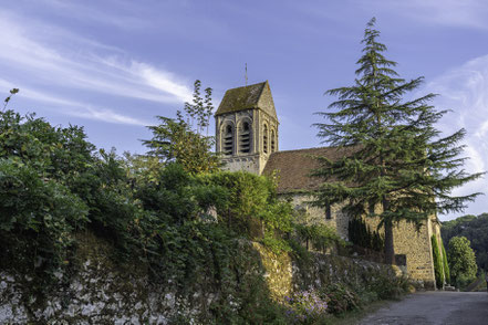 Bild: Die Dorfkirche in Saint-Céneri-le-Gérei 