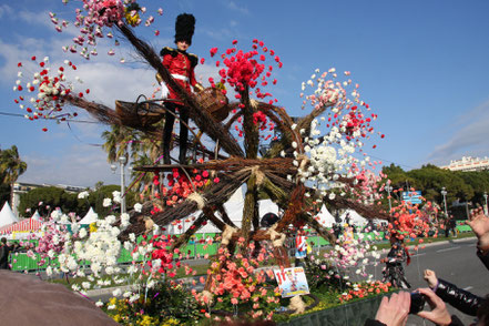 Bild: Blumencorso beim Karneval in Nice (Nizza)