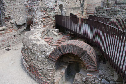 Bild: Die Thermen des Constantin in Arles, Provence