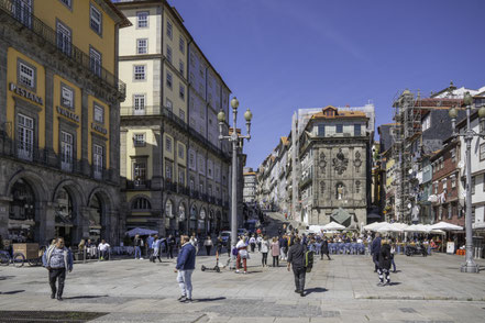 Bild: Praça da Ribeira in Porto