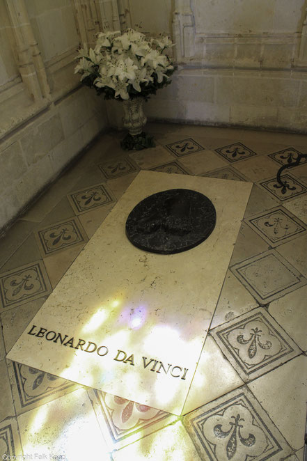 Bild: Grab Leonardo da Vinci in der Chapelle Saint Hubert im Château d´Amboise