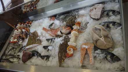 Bild: Reiche Fischauswahl im Restaurante Pedro, Av. do Mar 26, Peniche