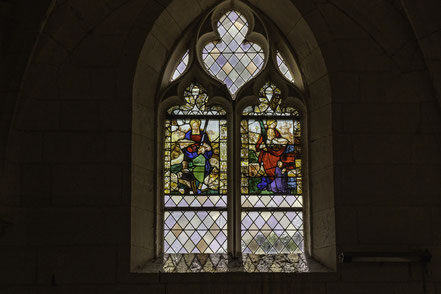 Bild: Glasfenster linken Schiff der Église Saint-Laurent in Marais-Vernier