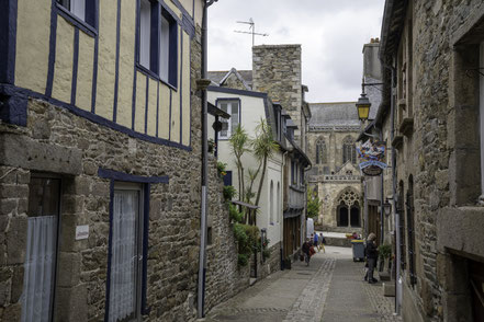 Bild: Rue Saint-Yves in Tréguier in der Bretagne