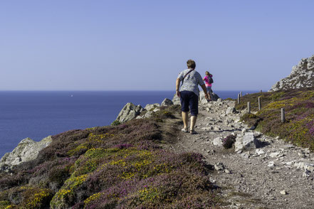 Bild: Auf dem Wanderweg zum Château de Dinan auf der Halbinsel Crozon 