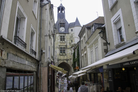 Bild: Turmuhr auf dem ehemaligen Stadttor Porte de l’Amasse in Amboise