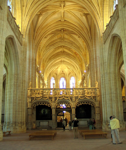 Bild: im Innern der Monastére de Brou in Bourg-en-Bresse 