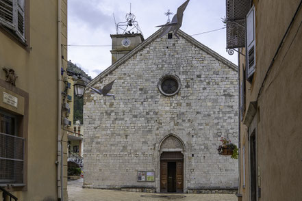 Bild: Blick auf die Eingangsfassade der Église Notre-Dame-de-l’Assomption in Puget-Théniers