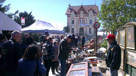 Bild: Antiquitätenmarkt L´Isle-sur-la-Sorgue