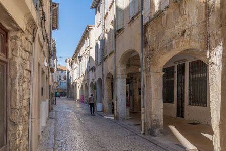 Bild: Rue des Halles in Tarascon 