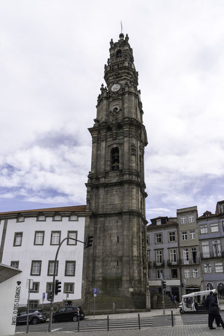 Bild: Torre dos Clérigos in Porto